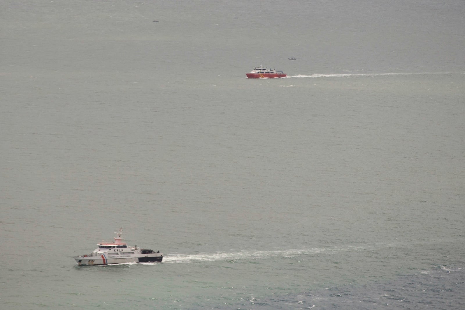 Indonesian Coast Guard and National Search and Rescue Agency ship cruise the waters of Bali Strait during a search operation for the victims of a late Wednesday ferry sinking near Bali, Indonesia, Friday, July 4, 2025. (AP Photo/Firdia Lisnawati)