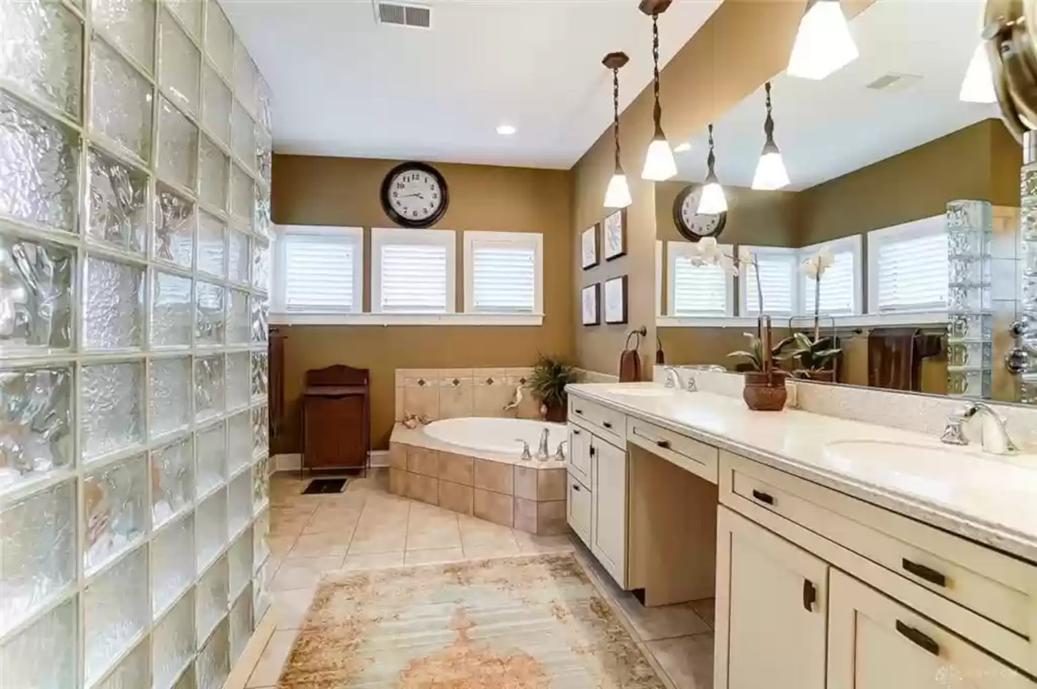 PHOTOS: $1M luxury home has views of Lakengren lake