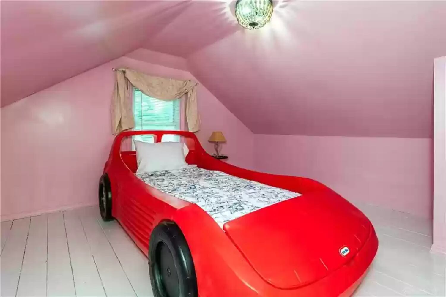 PHOTOS: ‘Friends’ themed home sold quickly in Dayton this week.