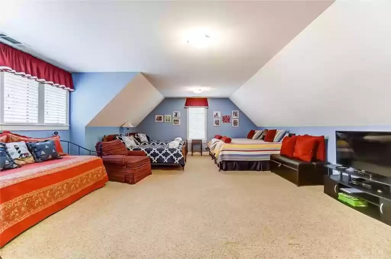 PHOTOS: $1M luxury home has views of Lakengren lake