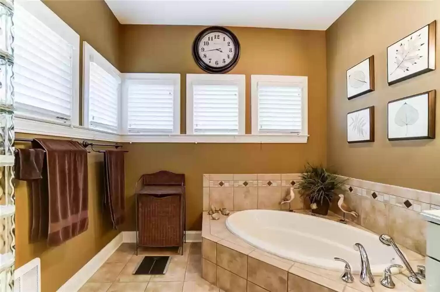 PHOTOS: $1M luxury home has views of Lakengren lake