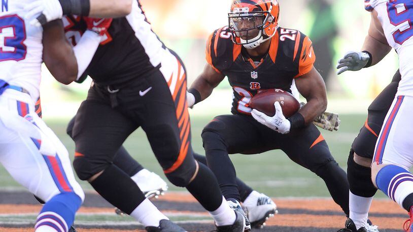 CINCINNATI, OH - NOVEMBER 20: Giovani Bernard #25 of the Cincinnati Bengals carries the ball during the third quarter of the game against the Buffalo Bills at Paul Brown Stadium on November 20, 2016 in Cincinnati, Ohio. (Photo by John Grieshop/Getty Images)