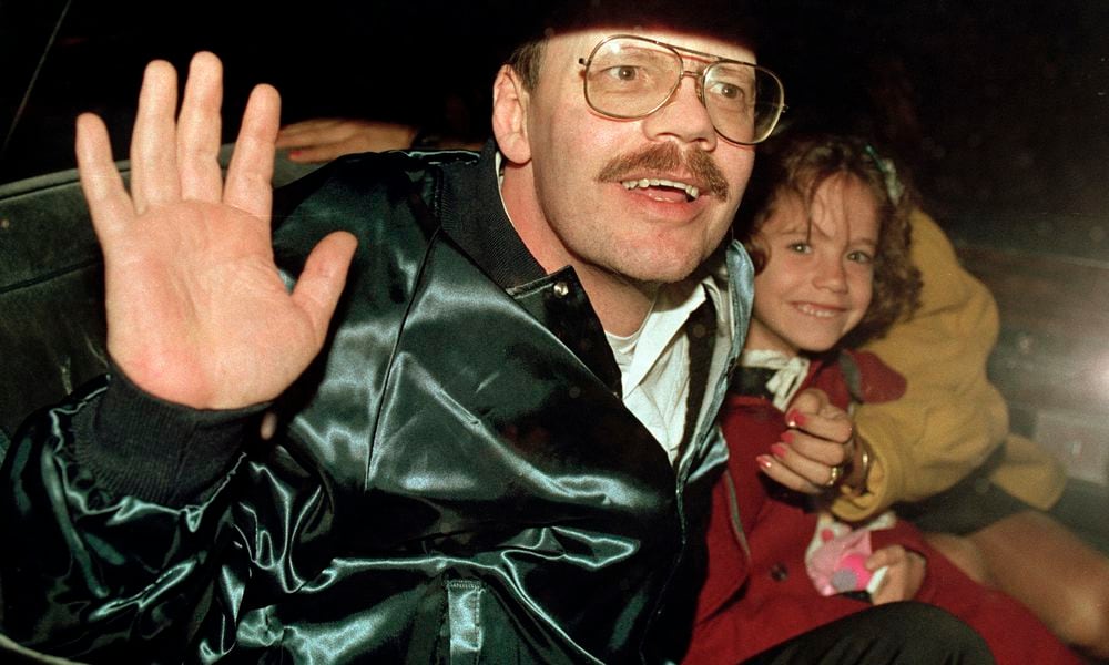 FILE - Terry Anderson, who was the longest held American hostage in Lebanon, grins with his 6-year-old daughter Sulome, Dec. 4, 1991, as they leave the U.S. Ambassador's residence in Damascus, Syria, following Anderson's release. Anderson, the globe-trotting Associated Press correspondent who became one of Americas longest-held hostages after he was snatched from a street in war-torn Lebanon in 1985 and held for nearly seven years, died Sunday, April 21, 2024. He was 76. (AP Photo/Santiago Lyon, File)
