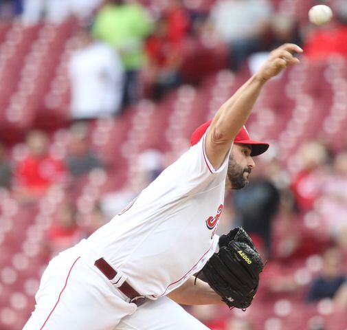 Photos: Reds fall 3-1 to Cubs in series opener