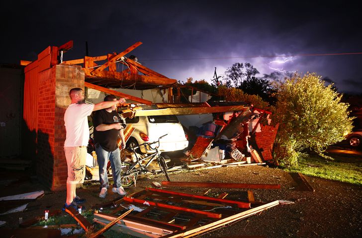 10 tornadoes damage several towns