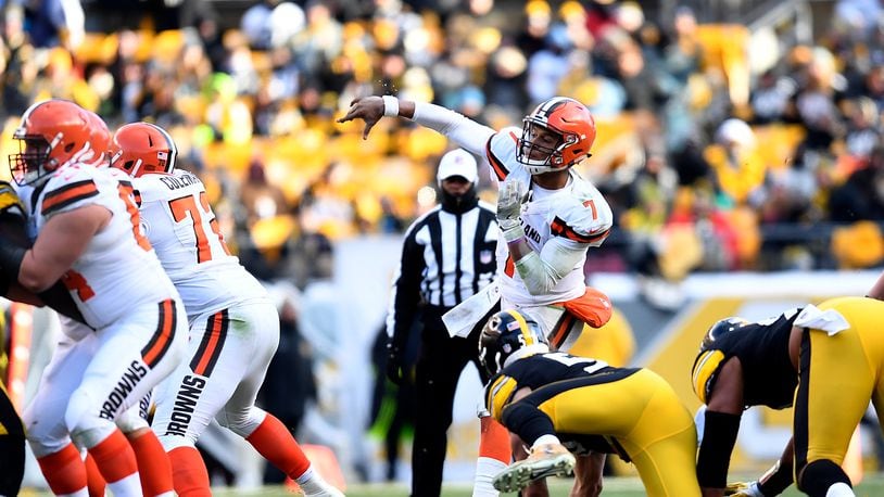 PITTSBURGH, PA - DECEMBER 31: DeShone Kizer #7 of the Cleveland Browns attempts a pass in the third quarter during the game against the Pittsburgh Steelers at Heinz Field on December 31, 2017 in Pittsburgh, Pennsylvania. (Photo by Joe Sargent/Getty Images)