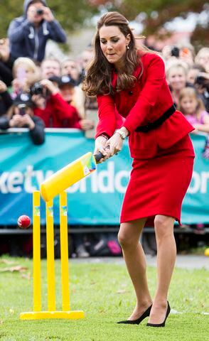 Duchess of Cambridge plays cricket