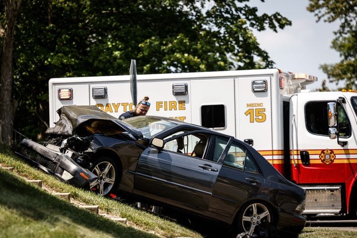 Suspect rams Dayton police cruiser; pursuit ends in crash
